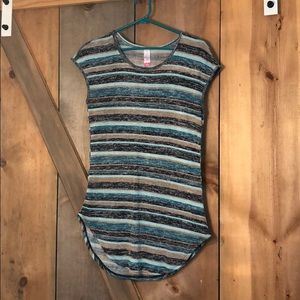 Horizontal stripped shirt